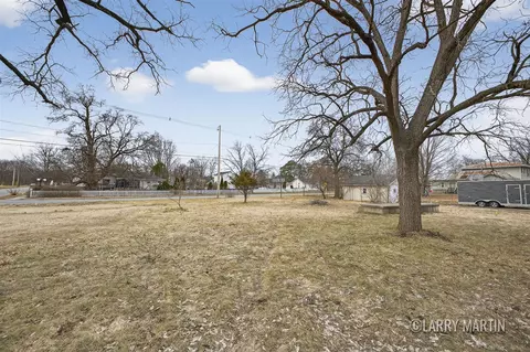 222 S Division, Lowell, MI 49331 photo 2