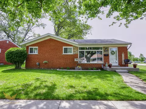 21114 Danbury, Clinton Township, MI 48035