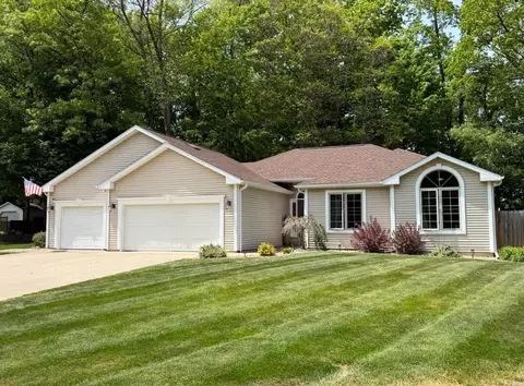 55800 Cedar, Paw Paw, MI 49079