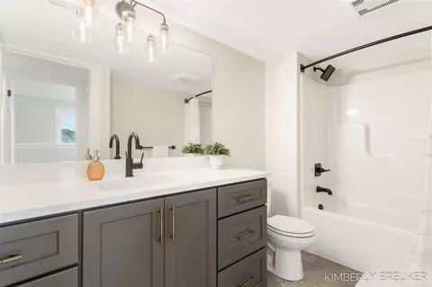 Bath - 11760 Everett, Allendale, MI 49401 photo 1 of 4