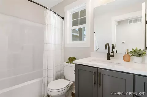 Bath - 11760 Everett, Allendale, MI 49401 photo 4 of 4