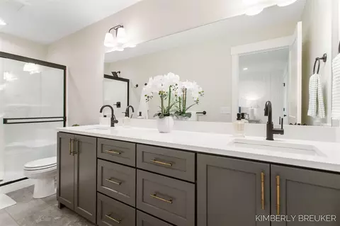 Bath - 11760 Everett, Allendale, MI 49401 photo 2 of 4