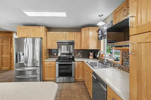 Kitchen - 2000 Granada, Weidman, MI 48893 photo 2 of 2