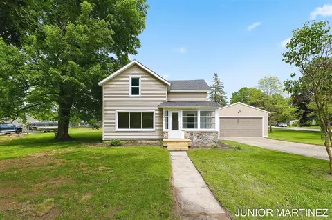 204 N Sherwood, Plainwell, MI 49080