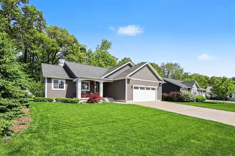 2006 Lake, Muskegon, MI 49445