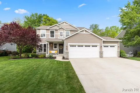 8479 Twin Lks, Jenison, MI 49428