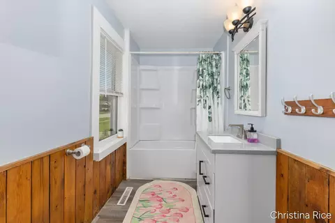 Bath - 320 E Main, Saranac, MI 48881 photo 1 of 1