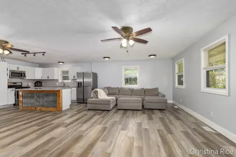 Living - 320 E Main, Saranac, MI 48881 photo 1 of 4