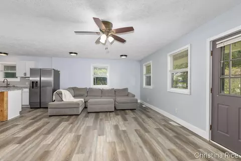 Living - 320 E Main, Saranac, MI 48881 photo 2 of 4