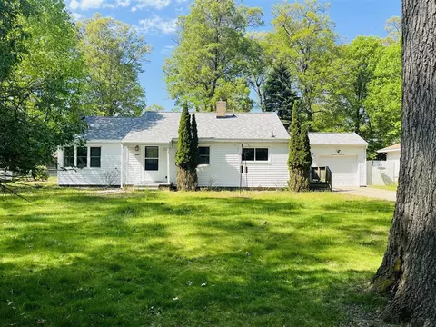 1892 Crestwood, Muskegon, MI 49441