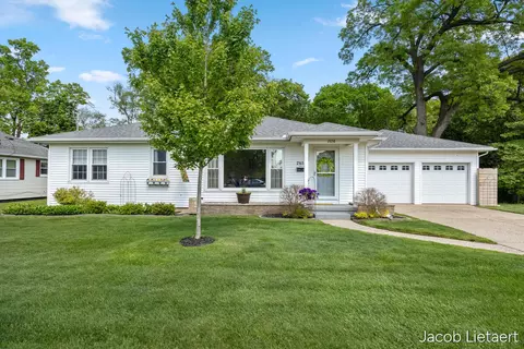 2658 Carlton, Grand Rapids, MI 49505
