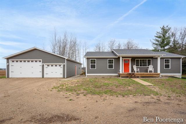 18351 W Hc-edmore Rd, Howard City, MI 49329