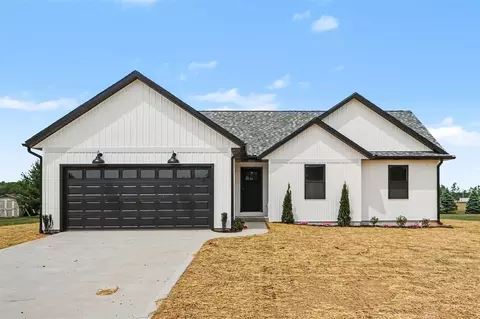 124 Jeremy, Constantine, MI 49042 photo 2
