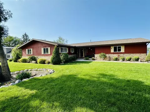 4554 Crescent Bch, Onekama, MI 49675