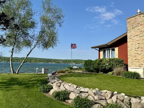 4554 Crescent Bch, Onekama, MI 49675