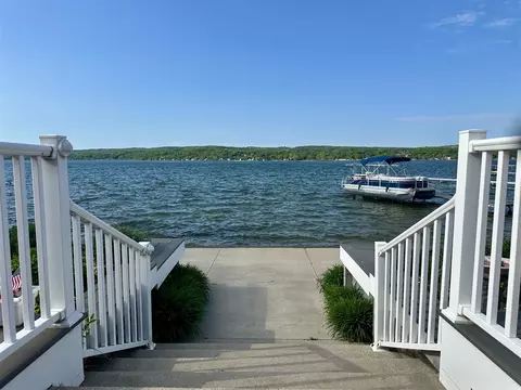 4554 Crescent Bch, Onekama, MI 49675