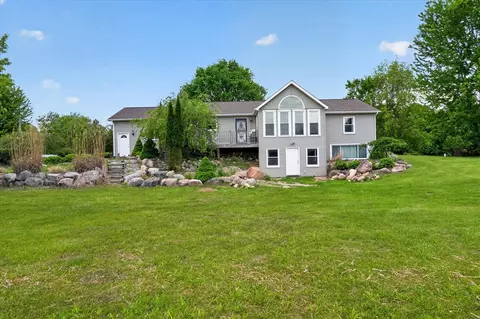 5569 S Corey, Perry, MI 48872