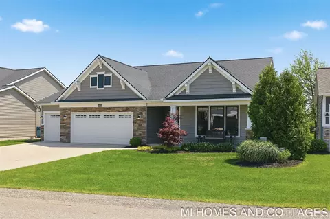 14052 Phoenix, Holland, MI 49424