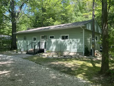 8417 W West Shr, Grand Junction, MI 49056