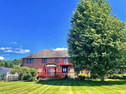 2647 Lake Shr, Niles, MI 49120