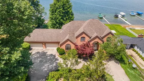 2647 Lake Shr, Niles, MI 49120
