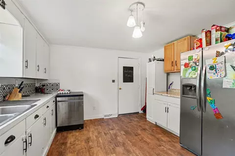 Kitchen - 1230 Longfellow, Jackson, MI 49202 photo 2 of 3