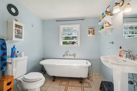 Bath - 1230 Longfellow, Jackson, MI 49202 photo 1 of 3