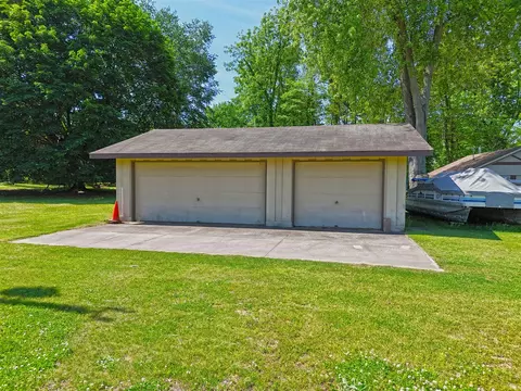 E Lakeshore, Dowagiac, MI 49047