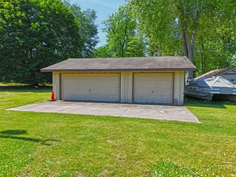 E Lakeshore, Dowagiac, MI 49047