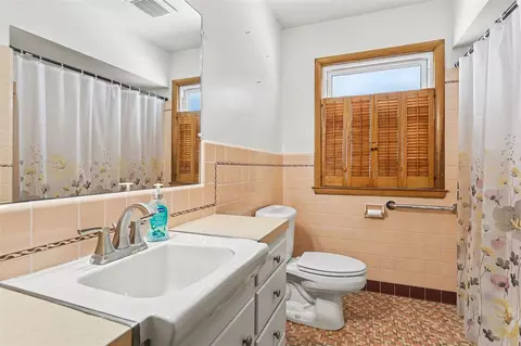 Bath - 2117 Edwin, Lansing, MI 48911 photo 1 of 2