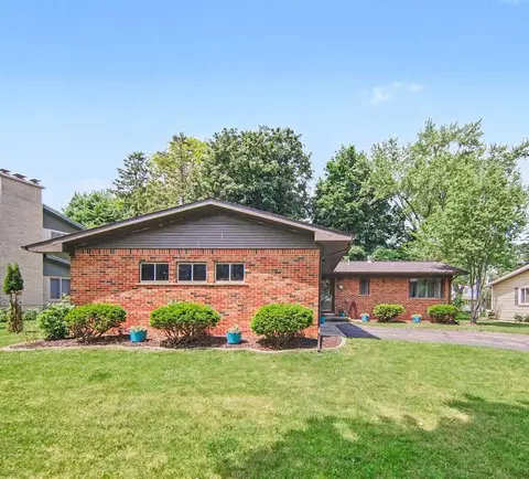 17 Sycamore, Chelsea, MI 48118