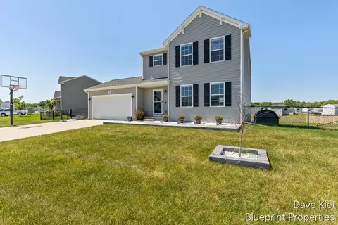 445 Oak Vw, Middleville, MI 49333
