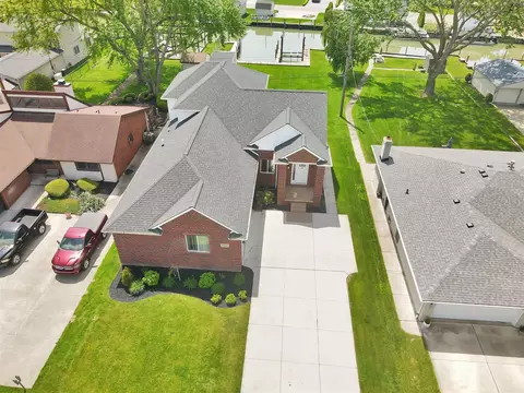48484 Jefferson, New Baltimore, MI 48047