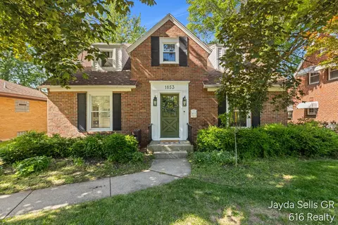 1853 Leonard, Grand Rapids, MI 49504