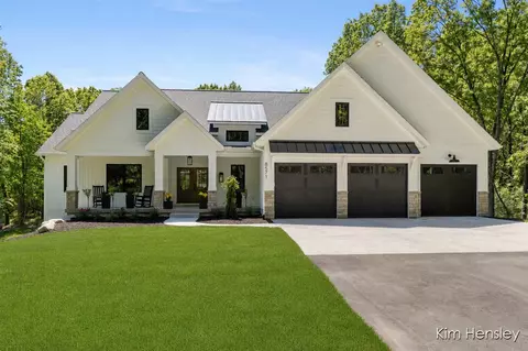 8571 Young, Rockford, MI 49341