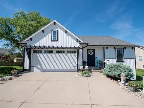 8713 Willow Crk, Jenison, MI 49428