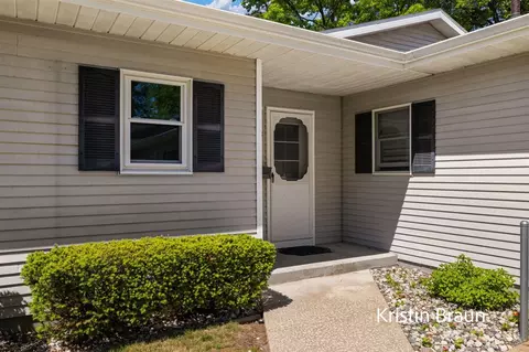 1075 Walnut Grv #27, Muskegon, MI 49441