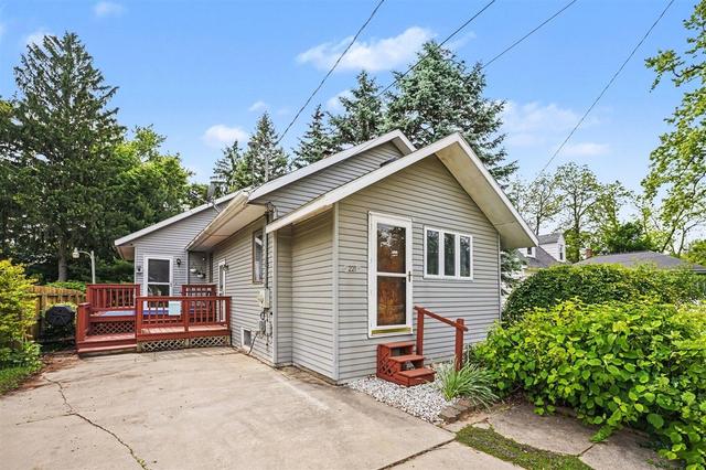 221 Nelson, Kalamazoo, MI 49006