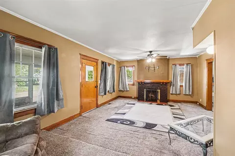 Living - 831 Bush, Jackson, MI 49202 photo 2 of 2