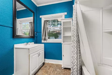 Bath - 831 Bush, Jackson, MI 49202 photo 1 of 1