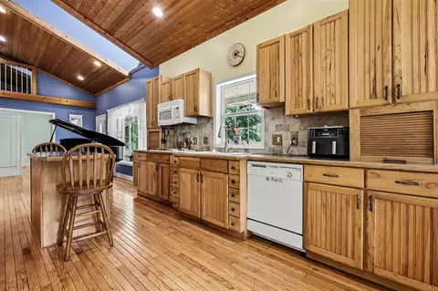 Kitchen - 8857 52nd, Ada, MI 49301 photo 3 of 3