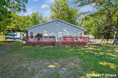 818 W W Wls, White Cloud, MI 49349