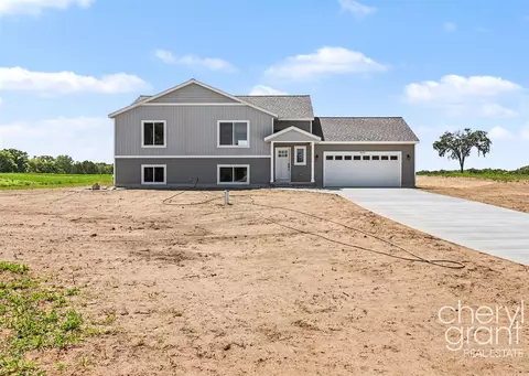 5625 Whites Brg, Belding, MI 48809