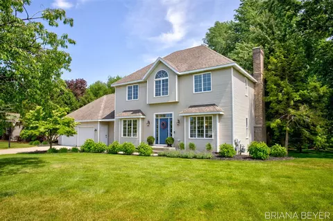 145 Bay Meadows Dr, Holland, MI 49424