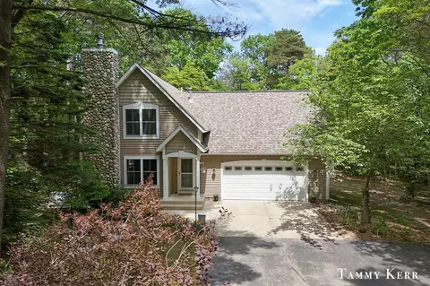 2339 Forest Trl, Fennville, MI 49408