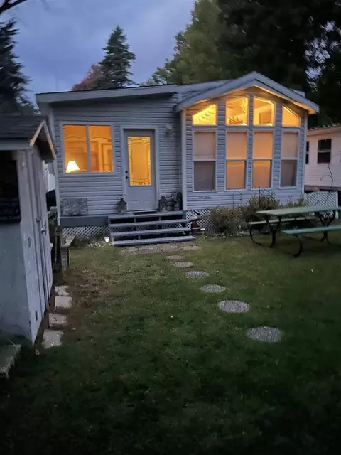 8091 Carriage, Morley, MI 49336
