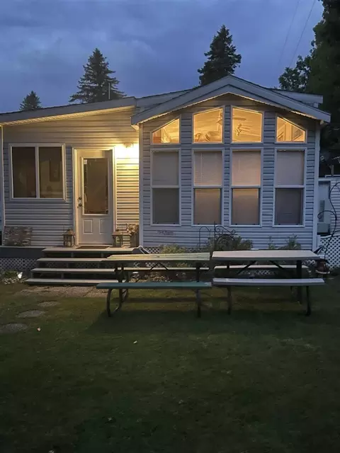 8091 Carriage, Morley, MI 49336