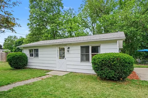 430 11th, Three Rivers, MI 49093 photo 3