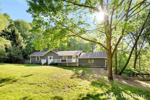 2525 Biggs, Lowell, MI 49331