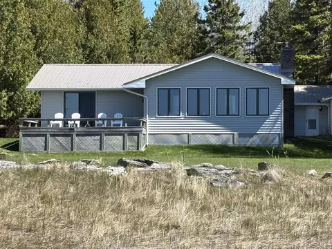 11983 Middle Bch, Naubinway, MI 49762